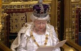 Елизавета II пообещала в тронной речи продолжить давление на Россию