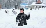 Восьмиклассницу госпитализировали после игры в снежки на территории школы в Москве