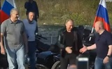 Путин приехал на байк-шоу в Крыму на мотоцикле "Урал" с Аксеновым в коляске