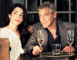 Vogue показал фото примерки свадебного платья невесты Клуни ФОТО