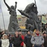Москвичи, перекрывшие накануне Тверскую улицу, выйдут сегодня на митинг