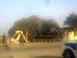 Боевой танк протаранил автобусную остановку в Азербайджане