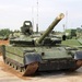 Погоню внедорожника за танком сняли на видео