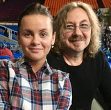 Молодая жена Игоря Николаева выбрала "голый наряд" на премьеру детского шоу (ФОТО)