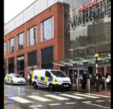 В Манчестере мужчина с ножом напал на посетителей торгового центра
