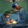 Фото хирургов, лежавших на полу, шокирует людей во всем мире (ФОТО)