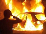 В Пскове неизвестные устроили поджог автомобиля полицейского