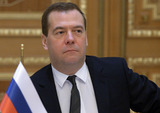 Медведев пообещал не сокращать социальные обязательства правительства