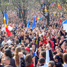 В Молдавии тысячи активистов вышли требовать отставки властей
