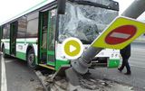 В Москве пассажирский автобус врезался в столб, семь человек пострадали