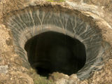Исследователи отважились спуститься в "черную дыру" на Ямале