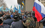 Двойной митинг собрал 10 тысяч у здания Верховной Рады Крыма