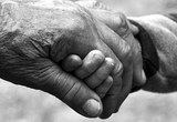 Общение с родней способно продлить жизнь пожилого человека