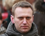 За Навальным из Германии вылетел самолёт, но врачи не разрешают жене его транспортировку
