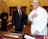 Папа Римский подарил президенту РФ медаль с ангелом-миротворцем