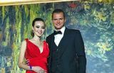 "Женился на красавице, избавился от обузы": агент Тарасова дал затрещину Бузовой