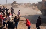 СМИ: жители сирийских деревень забросали российско-турецкий патруль камнями и обувью