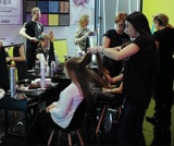 В Подмосковье решили открыть парикмахерские, чтобы жители не стриглись "подпольно"
