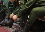Песков: В Кремле не обсуждали вопрос увеличения срока армейской службы и призыва женщин
