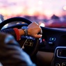 Прослушивание музыки во время вождения уменьшает стресс за рулем