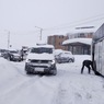 Верхний Ларс закрыт из-за сильного снегопада и метели: автобусы с пассажирами стоят уже вторые сутки