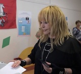 Алла Пугачева и Максим Галкин проголосовали на выборах мэра Москвы