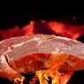 Гоминиды начали использовать огонь для обогрева и жарки мяса 1,8 млн лет назад