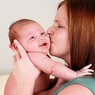 Младенцы улыбаются сознательно, чтобы вызвать улыбку у родителей