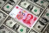 Китайские банки обязали ограничить продажу валюты