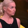 Волочкова высмеяла соседей, которые требуют от нее через суд выходить в собственный двор одетой