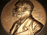 Нобелевскую премию по литературе вручили сразу за два года