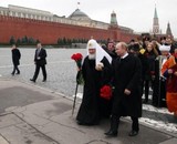Президент РФ возложил цветы к памятнику Минину и Пожарскому