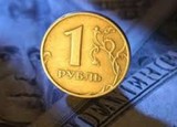 Торги на бирже открылись снижением рубля к доллару