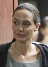 СМИ: Анджелина Джоли скрывает серьезные проблемы со здоровьем (ФОТО)