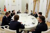 СМИ: Владимир Путин встретился с учениками престижного британского колледжа