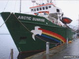ФСБ отказалась пустить СМИ на борт задержанного судна "Гринпис"