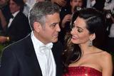 Джордж Клуни познакомил своих новорожденных малышей с дедушкой