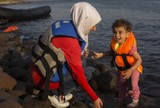 В сети появилось видео попытки потопления лодки с беженцами (ВИДЕО)