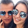 Футболист Дмитрий Тарасов забрал из роддома жену и дочку