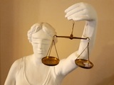 В Волгограде председатель суда попалась на взятке от жены криминального авторитета