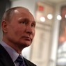 Путин предложил "расцеловать" рабочего за инициативу по награждению предприятий