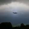 Очевидцы успели сфотографировать полет НЛО над Женевой