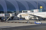 ОАЭ: В аэропортах Дубая откроют паспортный контроль "на колесах"