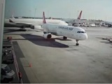 В аэропорту Стамбула столкнулись два самолёта