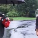 На Трампа обрушилась волна критики, когда он отказался поделиться зонтом с Меланией