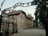 Бывший врач Освенцима предстанет перед судом по обвинению в тысячах убийств