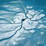 В Калуге глыба льда упала на голову прохожего (ВИДЕО)