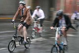 Французские работодатели поощрят работников за  велопоездки
