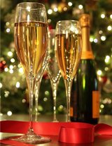 К Новому году бутылка шампанского будет стоить не менее 164 рублей