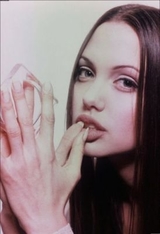 В Шотландии нашлась своя Анджелина Джоли, а в России - Ким Кардашьян (ФОТО)